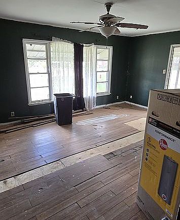 5th image of 101 N Pecan Dr