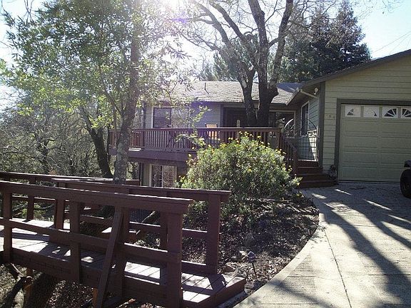 3rd image of 254 Circle Oaks Dr