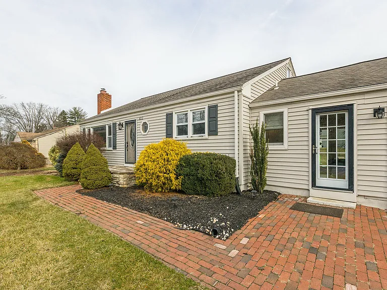 4012 Bridgeboro Rd — Photo 1