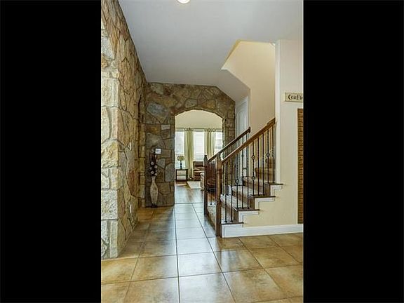 3rd image of 2411 Speidel Dr