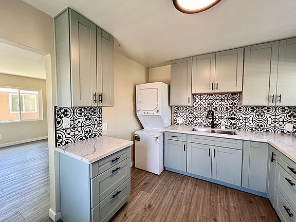 Eat-in Kitchen