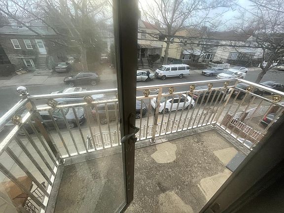 3rd image of 4056 Grace Ave #2