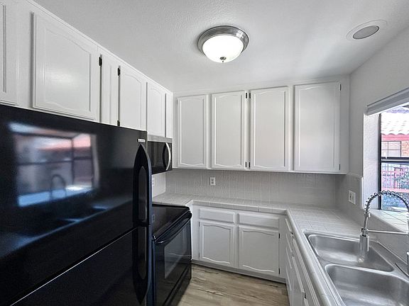 4th image of 4161 34th St Unit 16