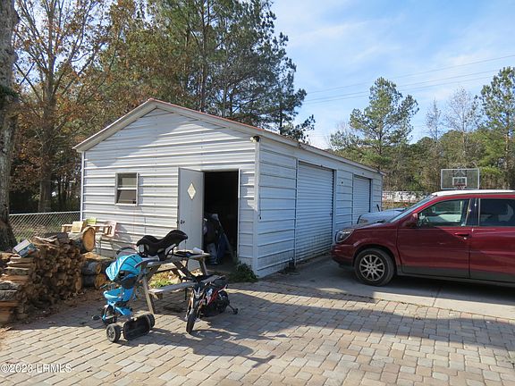 5th image of 602 Burke Street