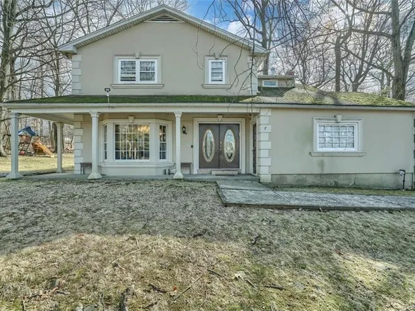 7 Beckett Ct, Monsey, NY 10952