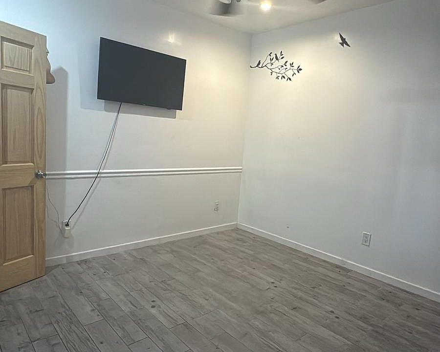 2nd image of 1252 Chisholm St #0