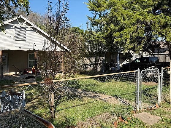 4th image of 2419 Britton Ave