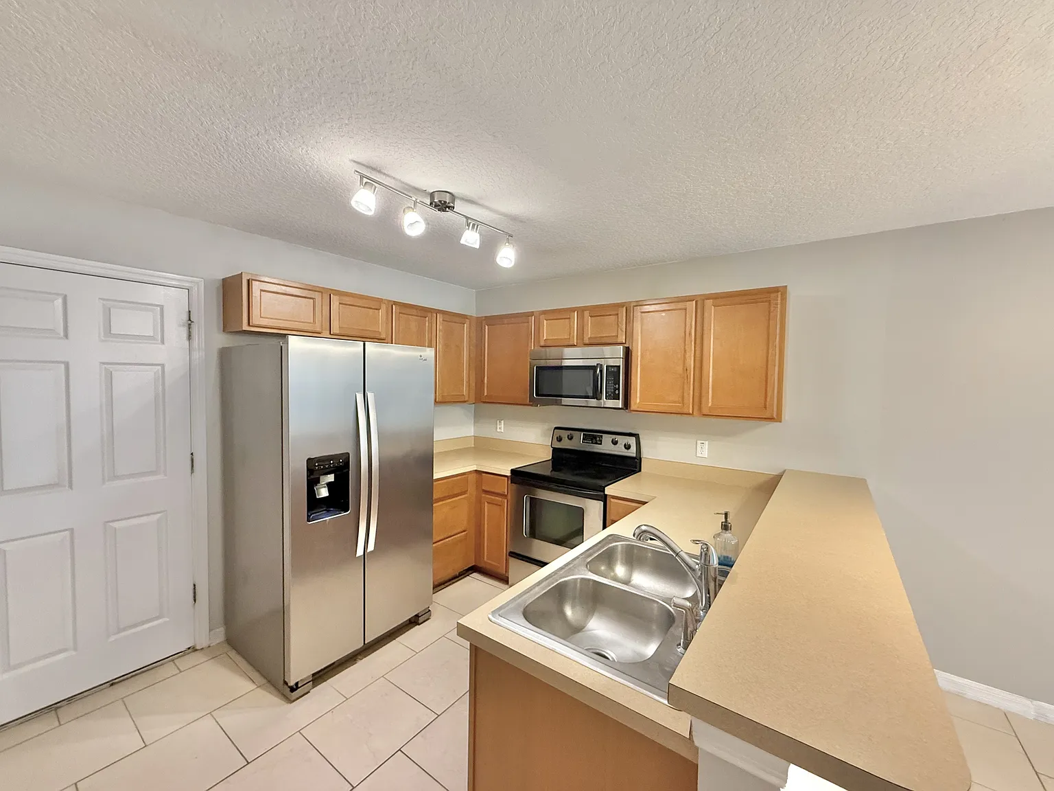 609 Cresting Oak Circle - 1 — Photo 3