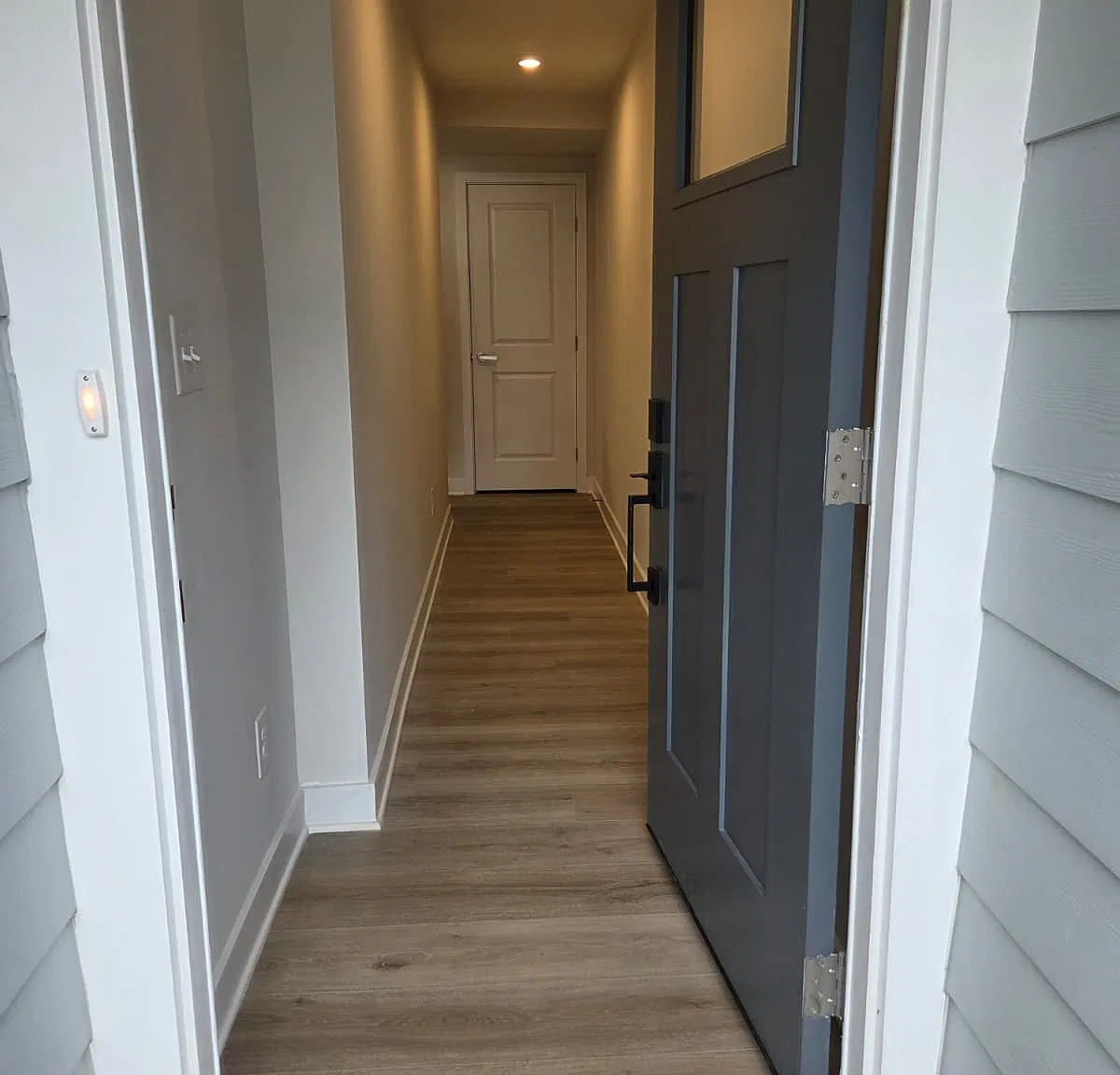 3 bed, 2.5 bath, 2012 sqft, $2,195 — Photo 2