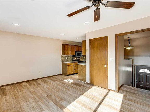 5th image of 2129 E Ventnor St