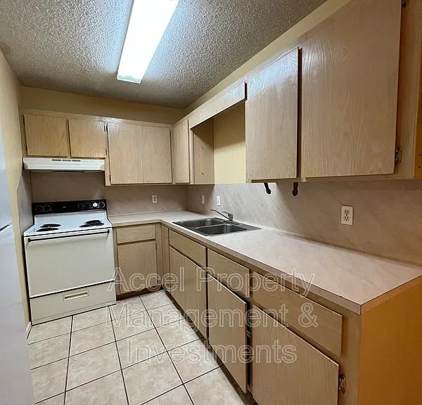 1201 W Carmen Ave #9 — Photo 5