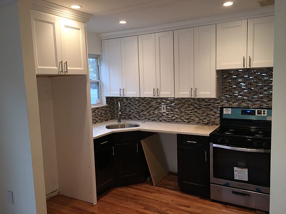 3rd image of 11032 166th St