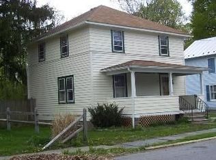 31 Beech St, Rhinebeck, NY 12572