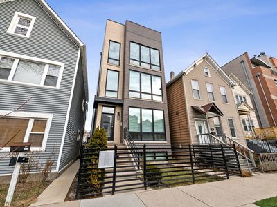 2430 W Moffat St #3, Chicago, IL, 60647