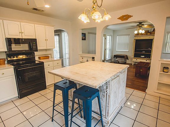 4th image of 969 Fairway Cir