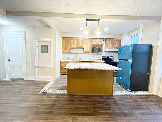 3rd image of 605 Quincy St #2