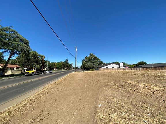 3rd image of 2317 W Dakota Ave