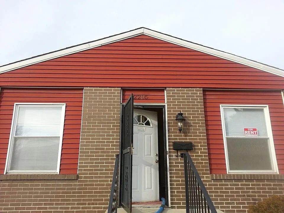 2205 Medina Ave photo 1