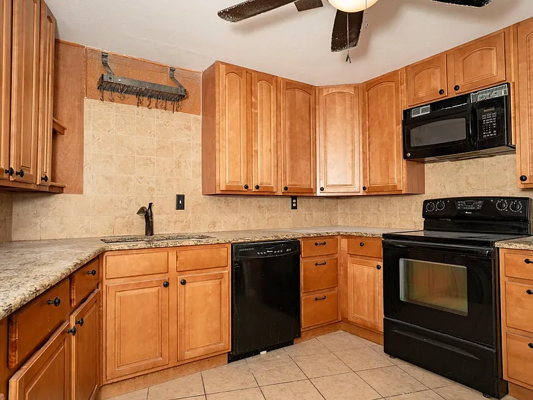 823 S Water St #5F — Photo 9