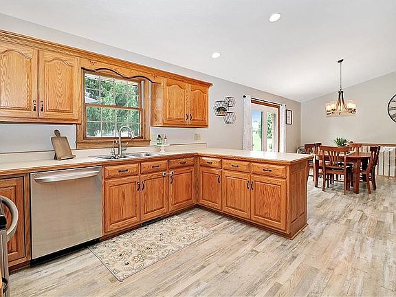 5th image of 1420 Wildwood Dr
