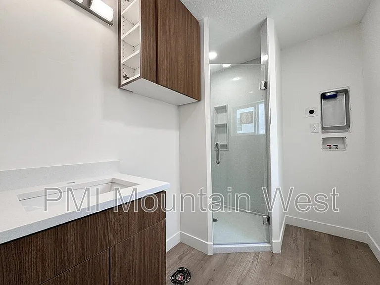 985 Horsley Cir #B — Photo 7