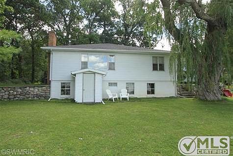 3rd image of 1501 Lakeside Dr
