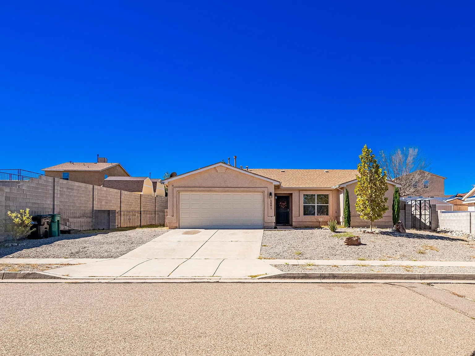 3 bed, 2.0 bath, 1653 sqft, $2,100 — Photo 1