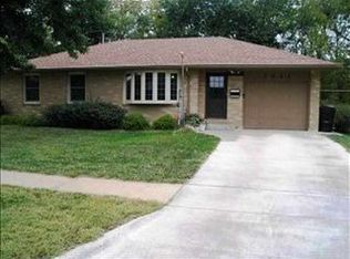 3223 SW McClure Rd, Topeka, KS 66614