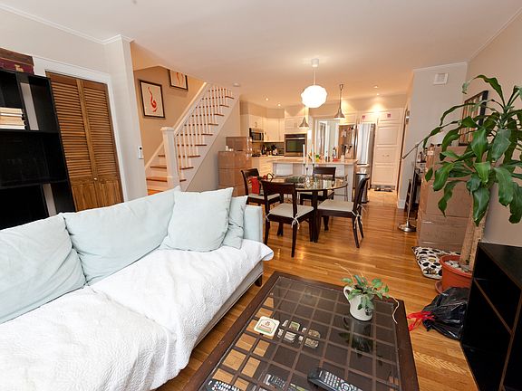 2nd image of 2045 32nd St