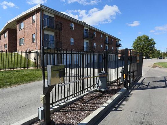 3rd image of 1357 Sharondale Cir APT M