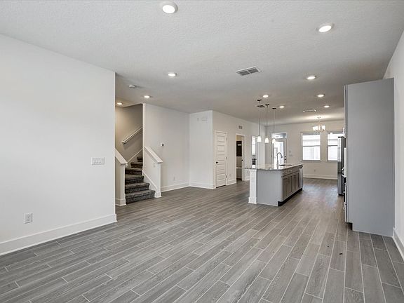 2nd image of 15342 Lebeau Loop