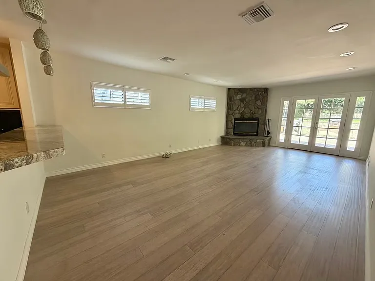 3247 Mills Ave — Photo 10