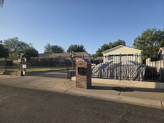 Front Gate w/ mailbox