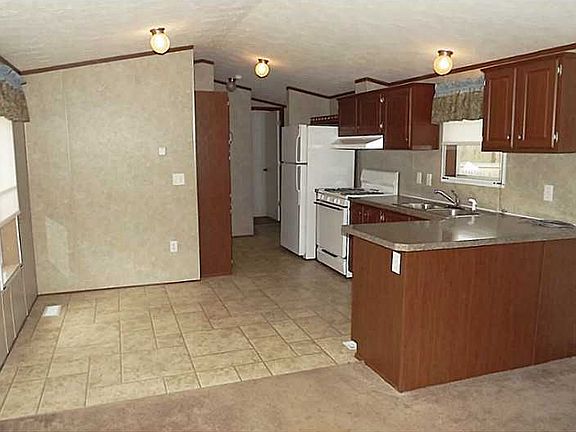 4th image of 5 Maplewood Dr