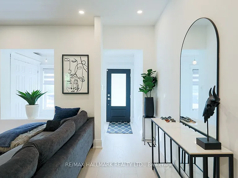 35 Dingwall Ave — Photo 3