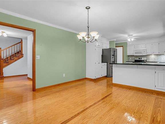5th image of 1004 Ridgeview Dr