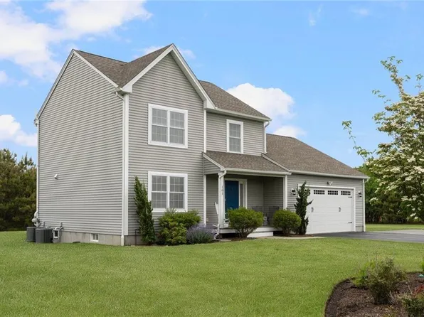 101 Austin Meadows Ln, North Kingstown, RI 02852