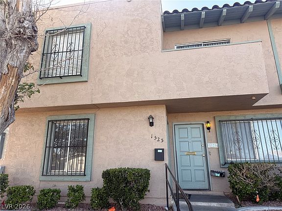 2nd image of 1525 Saylor Way
