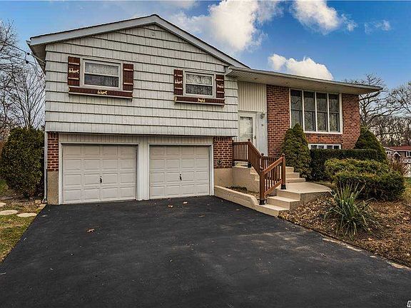 3rd image of 15 Glenford Ln