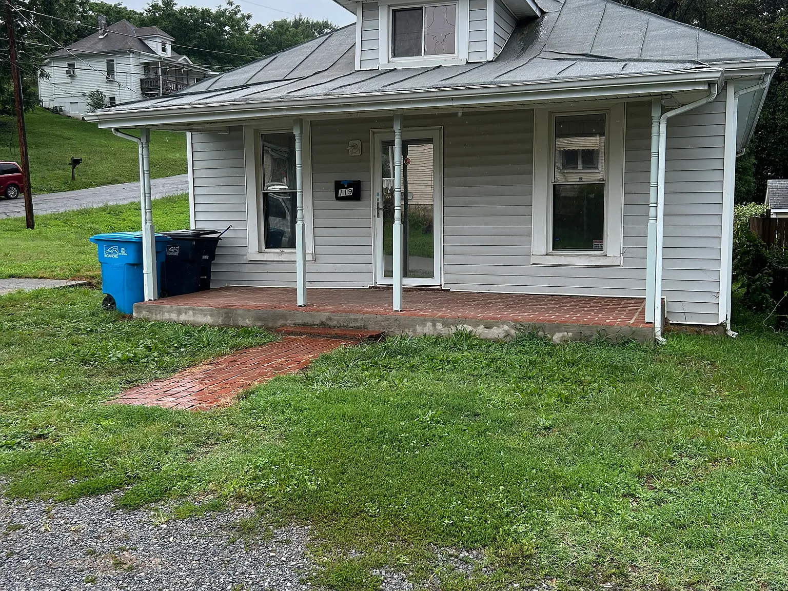 3 bed, 956 sqft, $1,300 — Photo 1