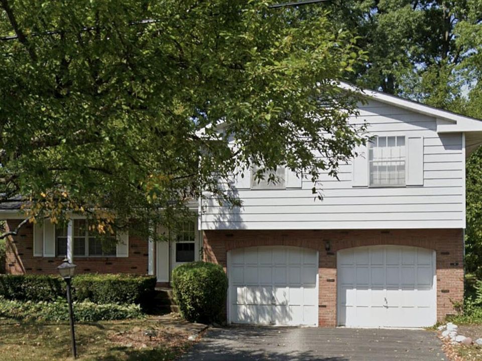 1st image of 465 Briarwood Dr