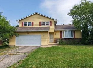 501 N Beck Rd, Lindenhurst, IL 60046