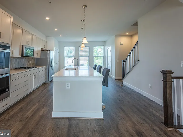6069 Dreher Ct — Photo 2