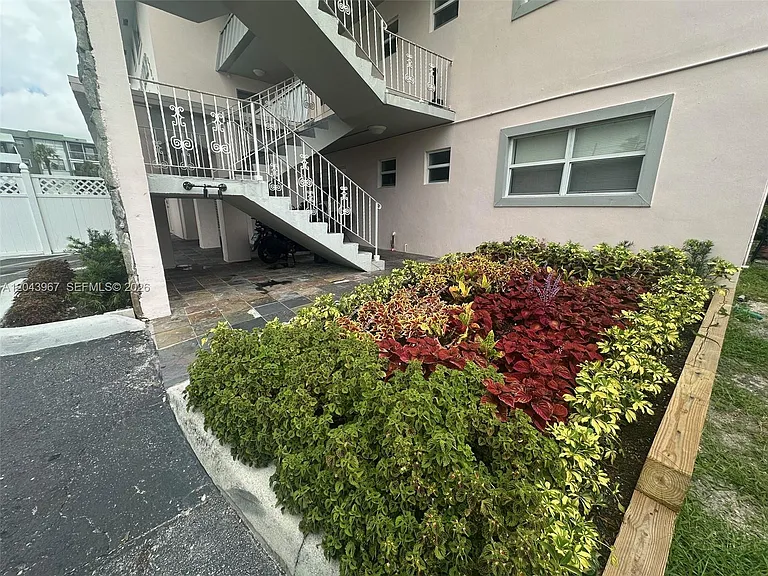 2775 Taft St #307 — Photo 20