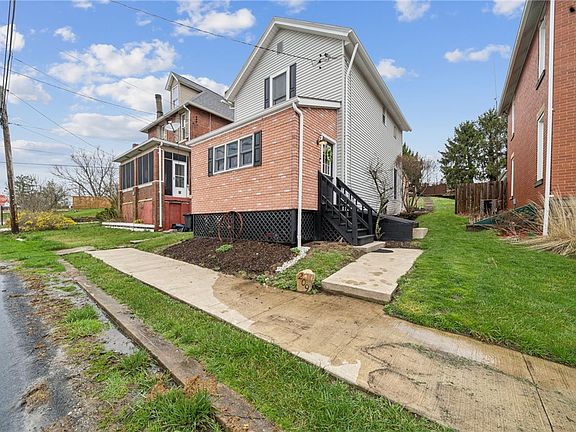 2nd image of 209 Main St