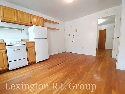 Rented by Lexington Real Estate Group | media 19