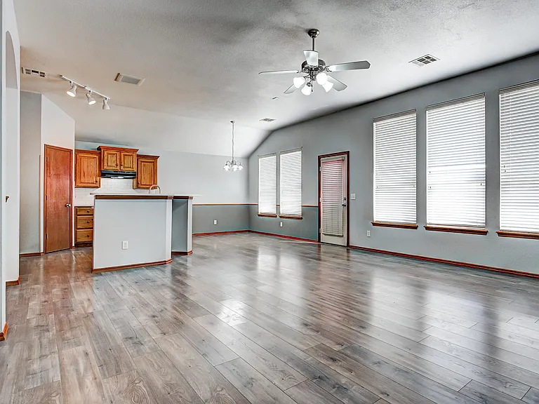 517 Lone Oak Dr — Photo 8