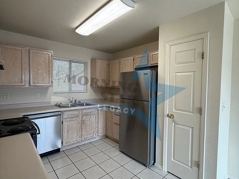 726 Hellenic — Photo 10
