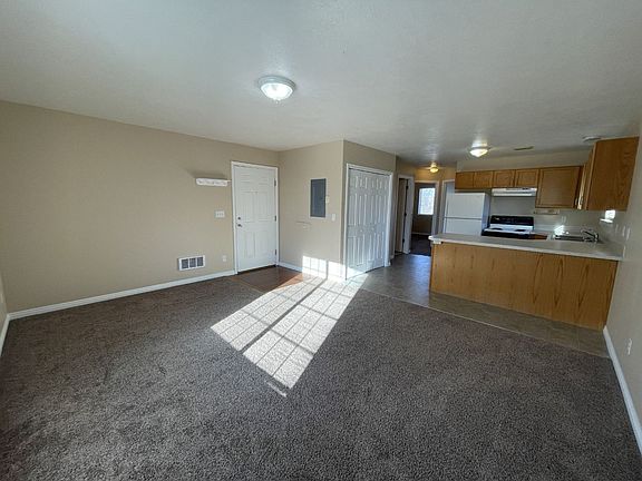 3rd image of 610 Linden Dr #3