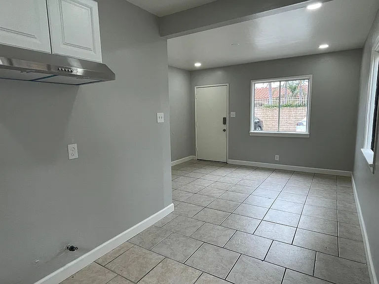 10120 California Ave #D — Photo 8